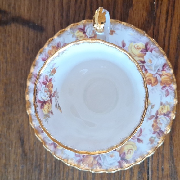 SALE!! ROYAL ALBERT "LENORA" Coffe/ tea cup & saucer - Picture 5 of 6